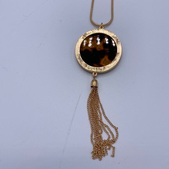 New Fashion Jewelry Tortoiseshell Disk Pendant Monogrammed Letter E Necklace - Picture 7 of 7